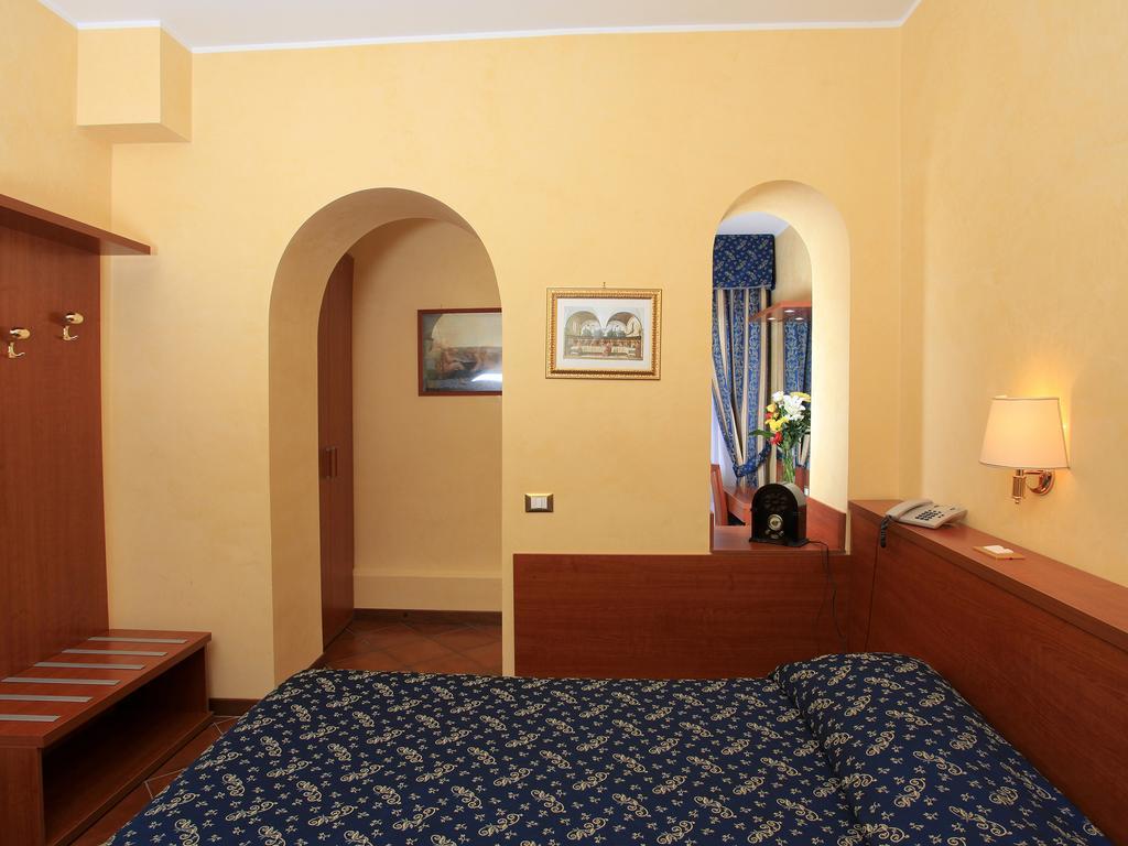 Casa Di Santa Francesca Romana A Ponte Rotto Стая снимка