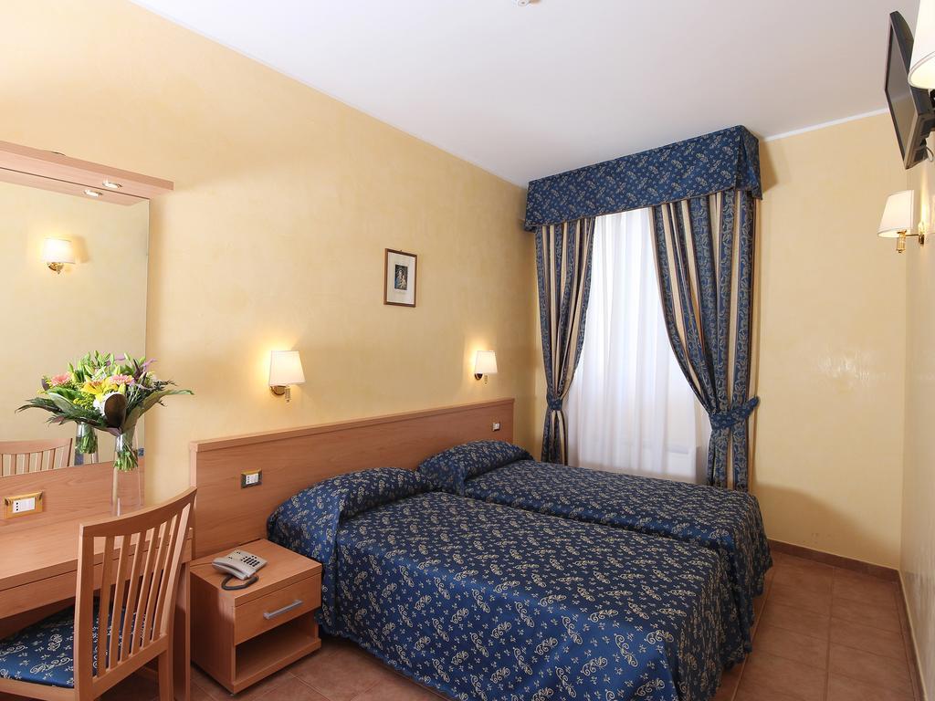 Casa Di Santa Francesca Romana A Ponte Rotto Стая снимка