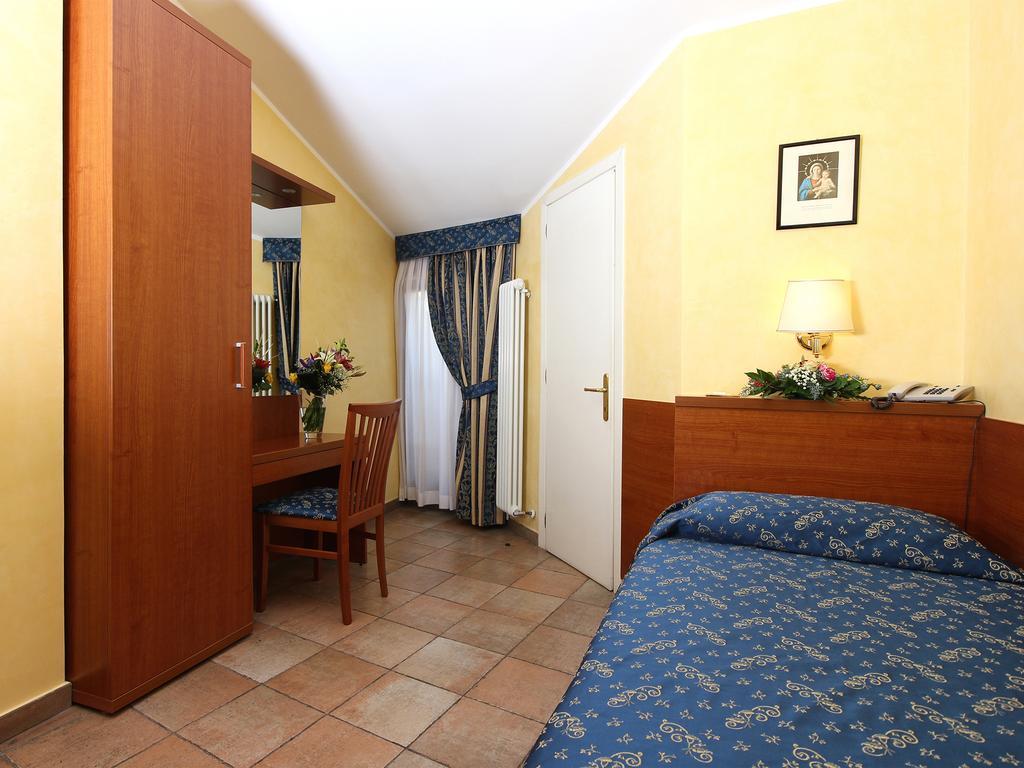 Casa Di Santa Francesca Romana A Ponte Rotto Екстериор снимка
