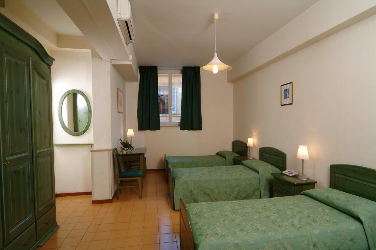 Casa Di Santa Francesca Romana A Ponte Rotto Екстериор снимка